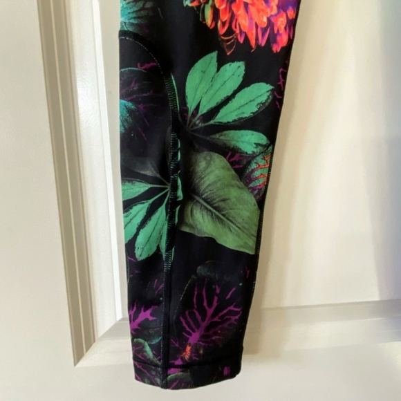 Nike Pro Dri-Fit Tropical/Botanical Print Leggings - Picture 5 of 6